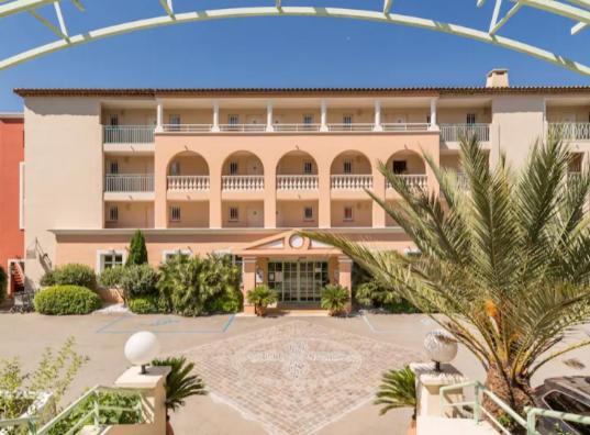 Residence Pierre & Vacances Premium Les Calanques Des Issambres Лес-Иссамбр Экстерьер фото
